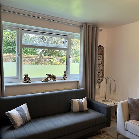One Bedroom Flat In Chiswick W4 Londen Buitenkant foto