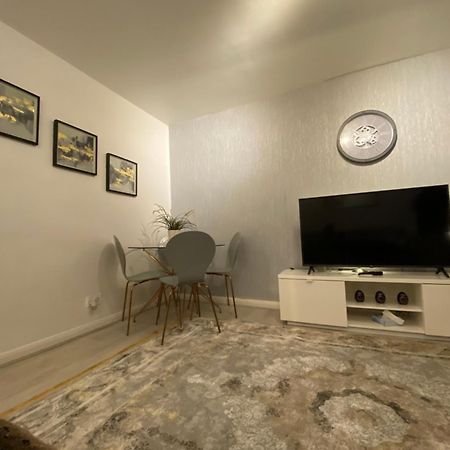 One Bedroom Flat In Chiswick W4 Londen Buitenkant foto