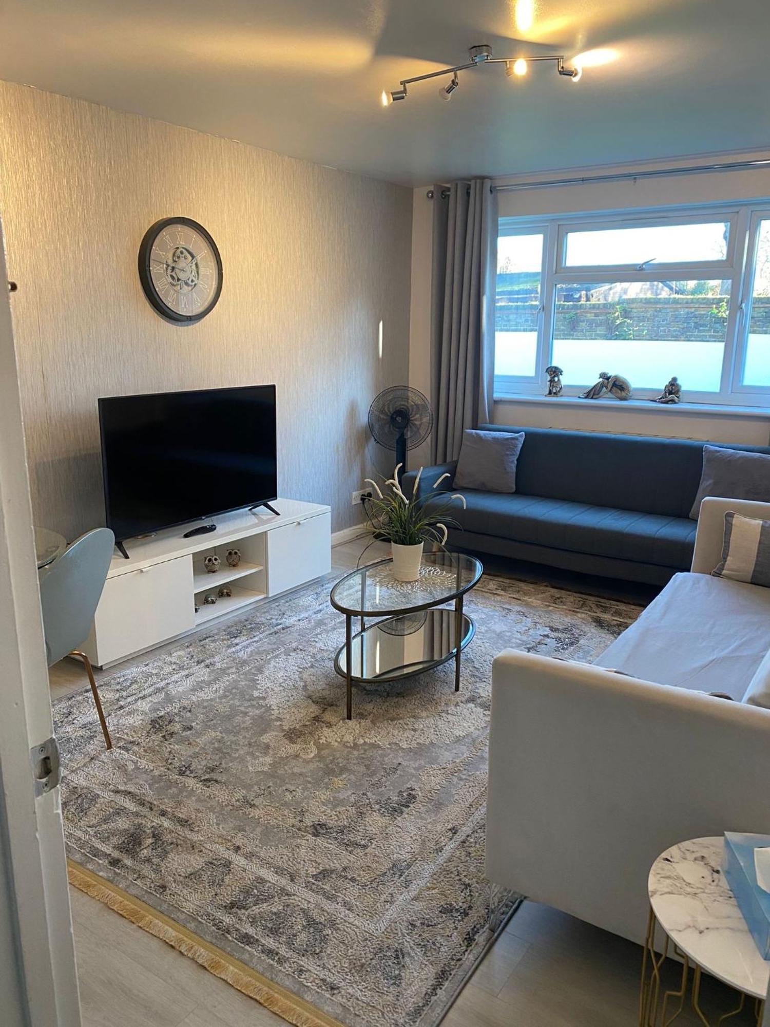 One Bedroom Flat In Chiswick W4 Londen Buitenkant foto
