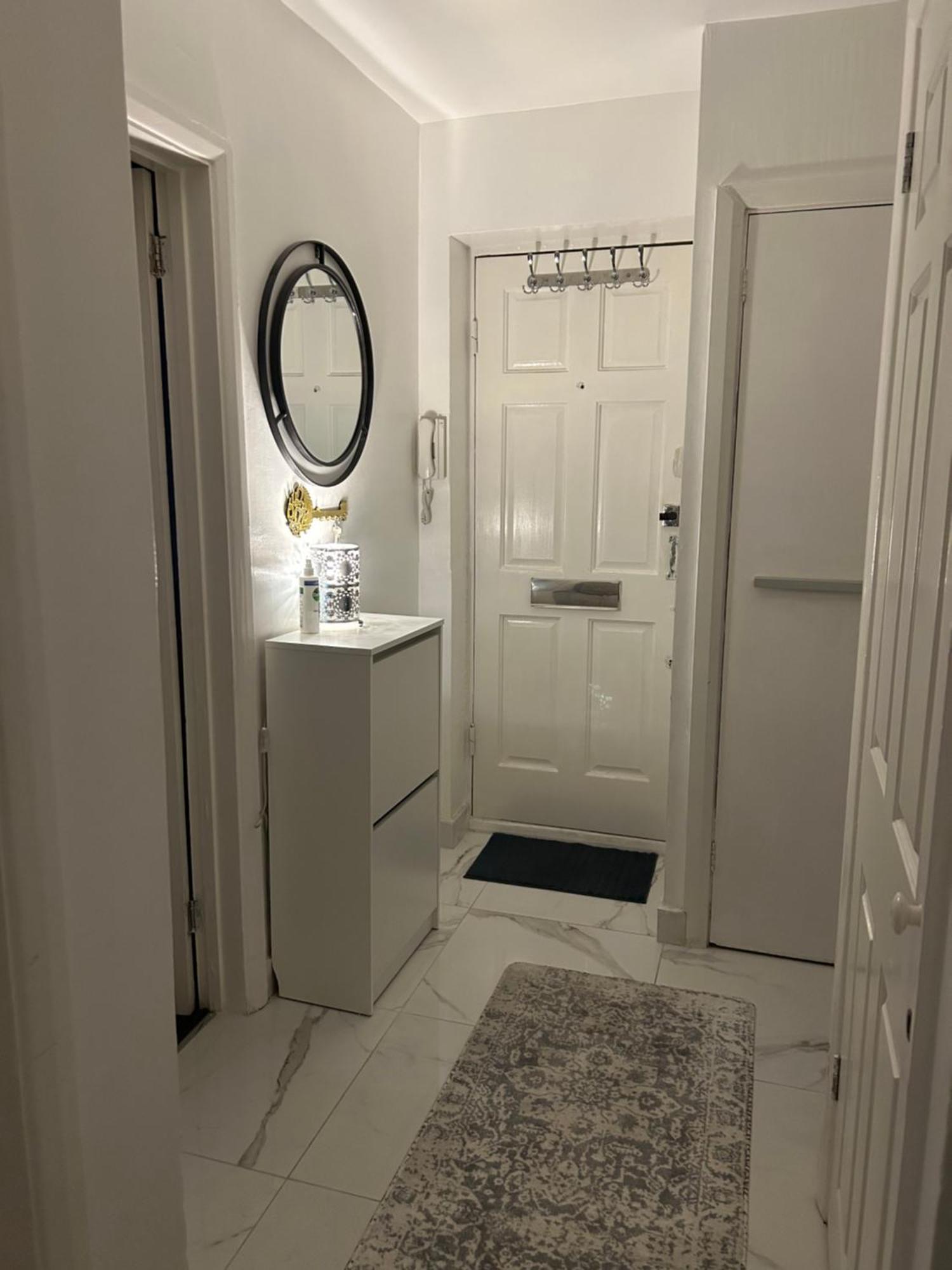 One Bedroom Flat In Chiswick W4 Londen Buitenkant foto