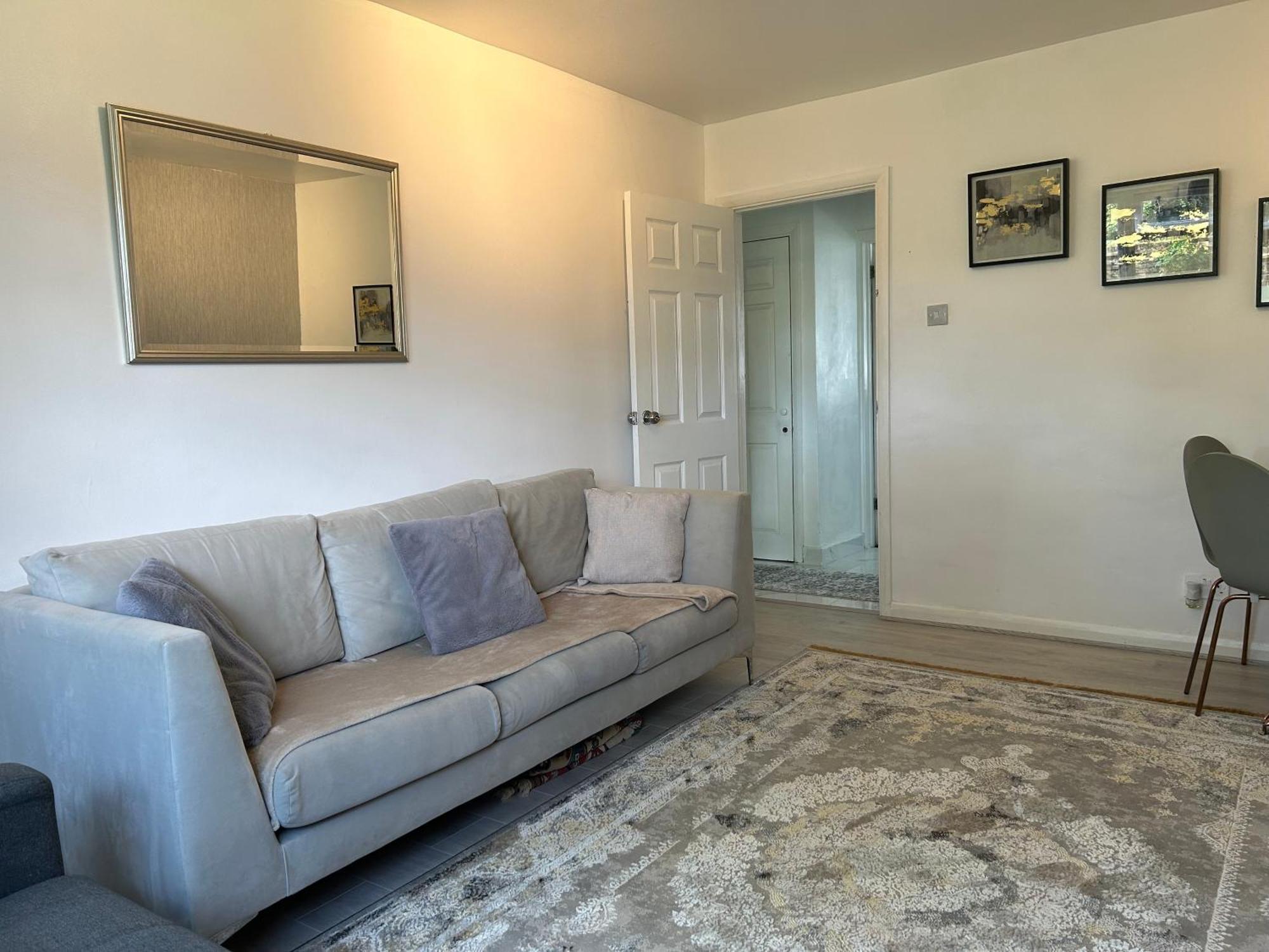 One Bedroom Flat In Chiswick W4 Londen Buitenkant foto