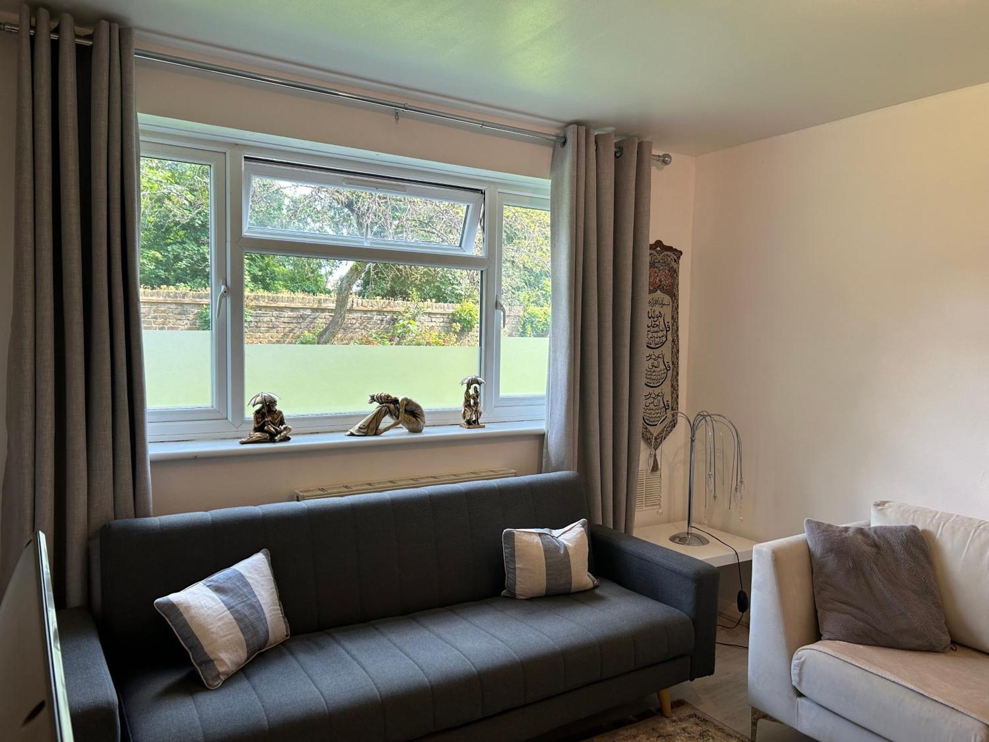 One Bedroom Flat In Chiswick W4 Londen Buitenkant foto
