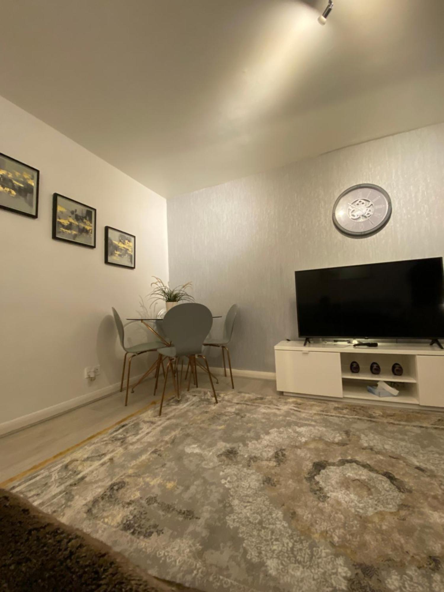 One Bedroom Flat In Chiswick W4 Londen Buitenkant foto