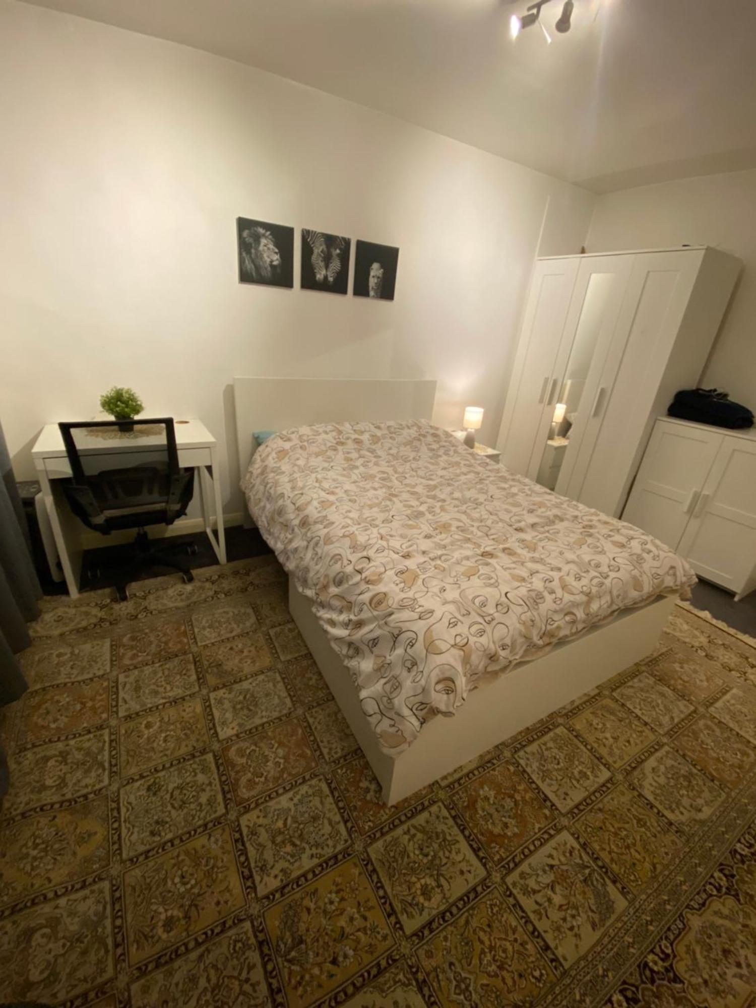 One Bedroom Flat In Chiswick W4 Londen Buitenkant foto