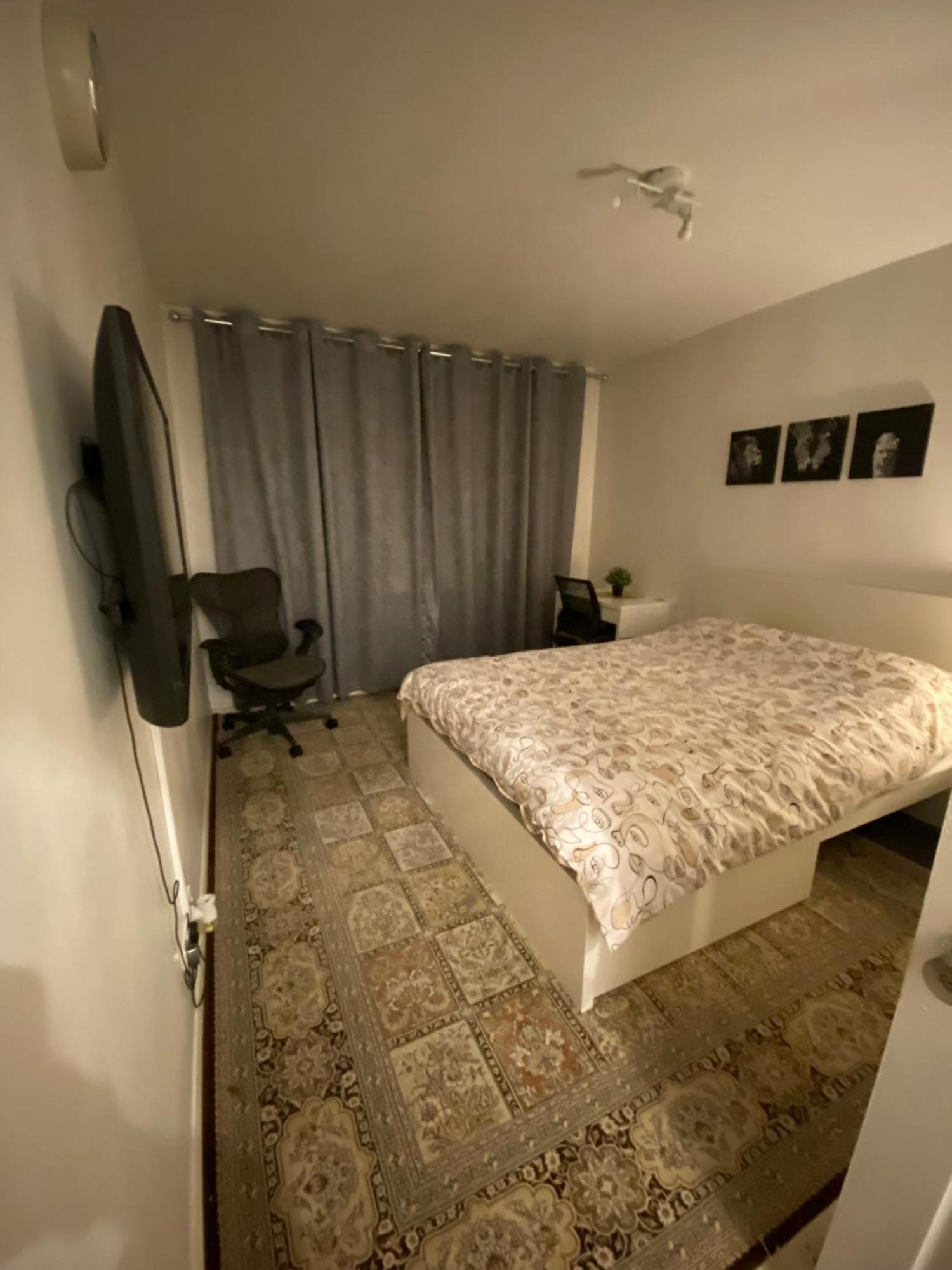 One Bedroom Flat In Chiswick W4 Londen Buitenkant foto